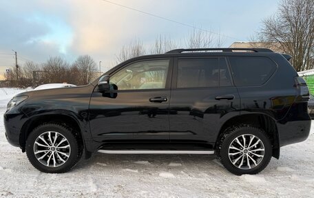 Toyota Land Cruiser Prado 150 рестайлинг 2, 2022 год, 8 600 000 рублей, 5 фотография