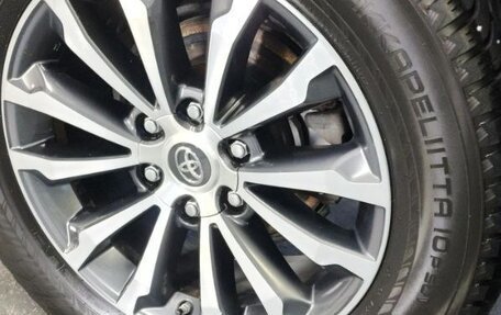 Toyota Land Cruiser Prado 150 рестайлинг 2, 2022 год, 8 600 000 рублей, 19 фотография