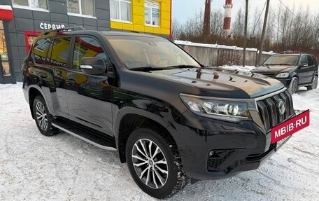 Toyota Land Cruiser Prado 150 рестайлинг 2, 2022 год, 8 600 000 рублей, 7 фотография