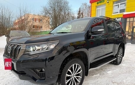 Toyota Land Cruiser Prado 150 рестайлинг 2, 2022 год, 8 600 000 рублей, 6 фотография