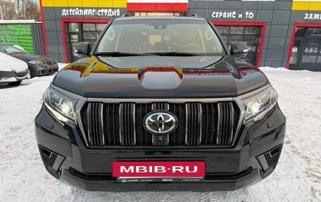 Toyota Land Cruiser Prado 150 рестайлинг 2, 2022 год, 8 600 000 рублей, 12 фотография