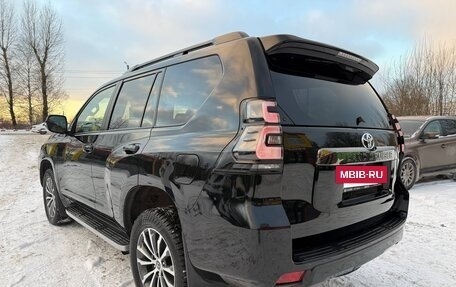 Toyota Land Cruiser Prado 150 рестайлинг 2, 2022 год, 8 600 000 рублей, 14 фотография