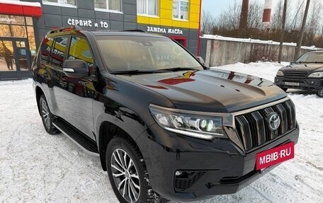 Toyota Land Cruiser Prado 150 рестайлинг 2, 2022 год, 8 600 000 рублей, 10 фотография