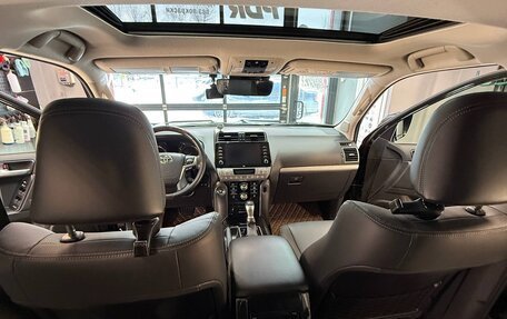 Toyota Land Cruiser Prado 150 рестайлинг 2, 2022 год, 8 600 000 рублей, 28 фотография