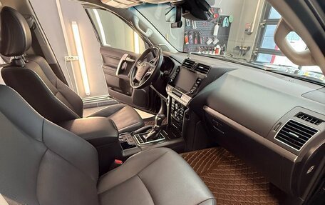 Toyota Land Cruiser Prado 150 рестайлинг 2, 2022 год, 8 600 000 рублей, 26 фотография