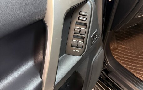 Toyota Land Cruiser Prado 150 рестайлинг 2, 2022 год, 8 600 000 рублей, 33 фотография