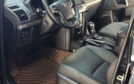 Toyota Land Cruiser Prado 150 рестайлинг 2, 2022 год, 8 600 000 рублей, 38 фотография