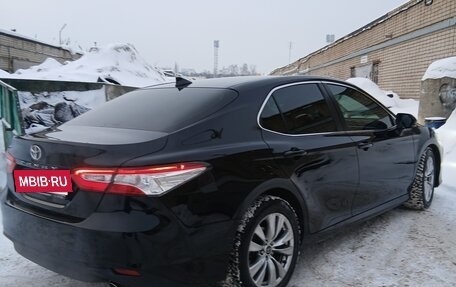 Toyota Camry, 2019 год, 2 350 000 рублей, 3 фотография