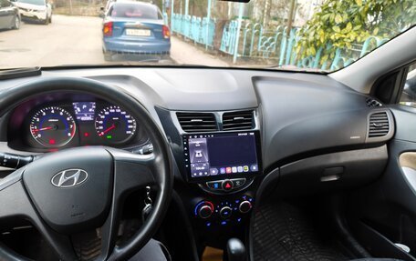 Hyundai Solaris II рестайлинг, 2013 год, 1 000 000 рублей, 5 фотография