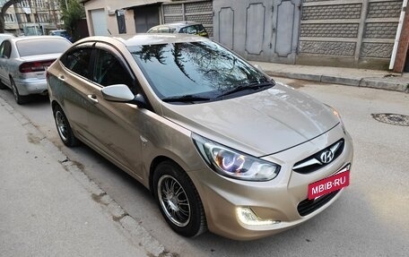 Hyundai Solaris II рестайлинг, 2013 год, 1 000 000 рублей, 4 фотография