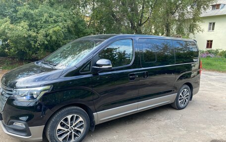Hyundai Grand Starex Grand Starex I рестайлинг 2, 2019 год, 3 500 000 рублей, 3 фотография