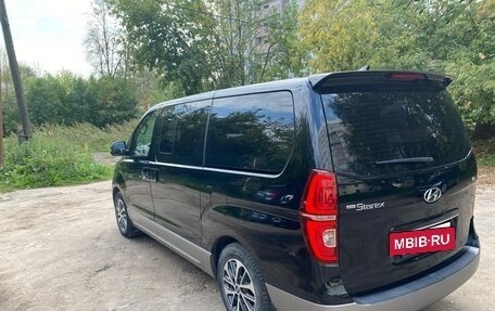 Hyundai Grand Starex Grand Starex I рестайлинг 2, 2019 год, 3 500 000 рублей, 4 фотография