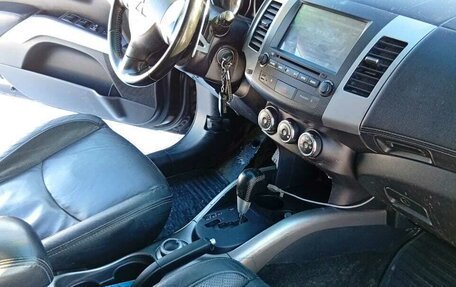 Mitsubishi Outlander III рестайлинг 3, 2011 год, 950 000 рублей, 8 фотография