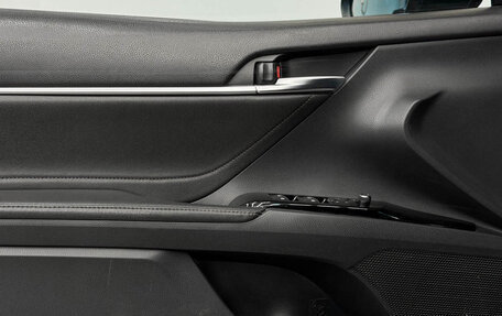 Toyota Camry, 2018 год, 2 350 000 рублей, 17 фотография