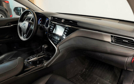 Toyota Camry, 2018 год, 2 350 000 рублей, 14 фотография