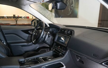 Jaguar F-Pace, 2019 год, 2 700 000 рублей, 26 фотография