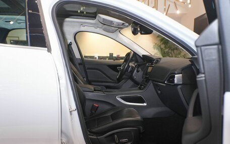 Jaguar F-Pace, 2019 год, 2 700 000 рублей, 25 фотография