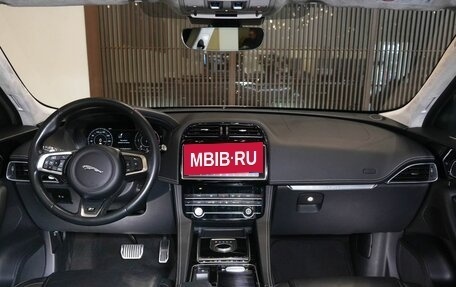 Jaguar F-Pace, 2019 год, 2 700 000 рублей, 20 фотография