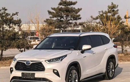 Toyota Highlander, 2024 год, 4 840 001 рублей, 1 фотография