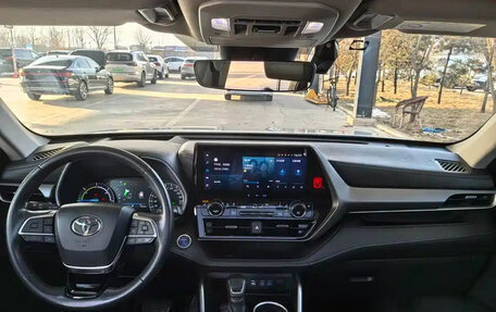 Toyota Highlander, 2024 год, 4 840 001 рублей, 6 фотография