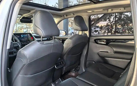 Toyota Highlander, 2024 год, 4 840 001 рублей, 10 фотография