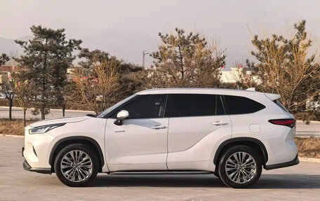 Toyota Highlander, 2024 год, 4 840 001 рублей, 5 фотография