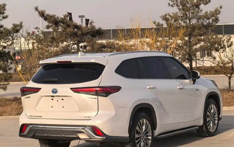 Toyota Highlander, 2024 год, 4 840 001 рублей, 3 фотография