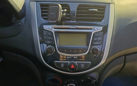 Hyundai Solaris II рестайлинг, 2011 год, 820 000 рублей, 9 фотография