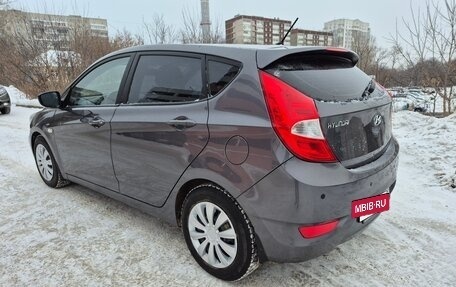 Hyundai Solaris II рестайлинг, 2011 год, 820 000 рублей, 2 фотография