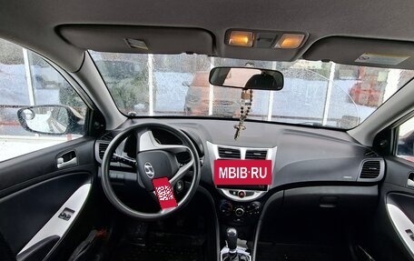 Hyundai Solaris II рестайлинг, 2011 год, 660 000 рублей, 2 фотография