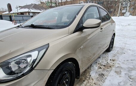 Hyundai Solaris II рестайлинг, 2011 год, 660 000 рублей, 7 фотография