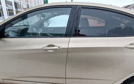 Hyundai Solaris II рестайлинг, 2011 год, 660 000 рублей, 8 фотография