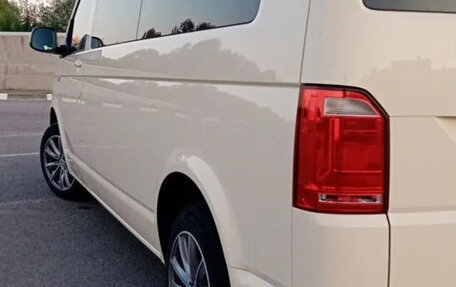 Volkswagen Caravelle T6 рестайлинг, 2019 год, 3 330 000 рублей, 6 фотография