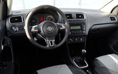 Volkswagen Polo VI (EU Market), 2011 год, 630 000 рублей, 10 фотография