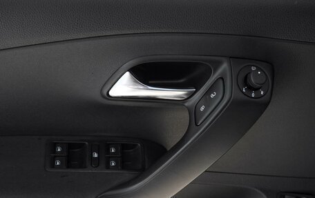 Volkswagen Polo VI (EU Market), 2011 год, 630 000 рублей, 24 фотография