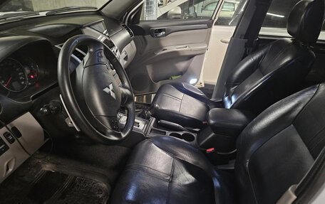 Mitsubishi Pajero Sport II рестайлинг, 2014 год, 2 600 000 рублей, 7 фотография