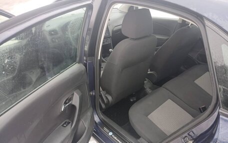 Volkswagen Polo VI (EU Market), 2011 год, 700 000 рублей, 8 фотография