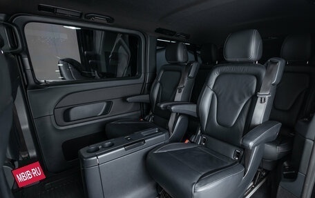 Mercedes-Benz V-Класс, 2018 год, 5 990 000 рублей, 26 фотография