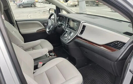 Toyota Sienna III, 2019 год, 4 500 000 рублей, 7 фотография