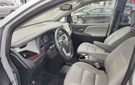 Toyota Sienna III, 2019 год, 4 500 000 рублей, 14 фотография