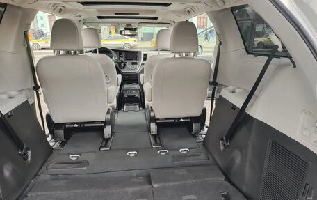 Toyota Sienna III, 2019 год, 4 500 000 рублей, 11 фотография