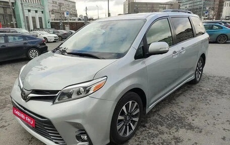 Toyota Sienna III, 2019 год, 4 500 000 рублей, 2 фотография