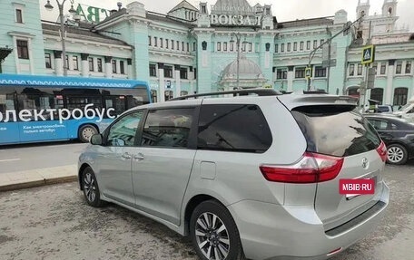 Toyota Sienna III, 2019 год, 4 500 000 рублей, 4 фотография