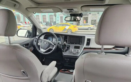 Toyota Sienna III, 2019 год, 4 500 000 рублей, 16 фотография