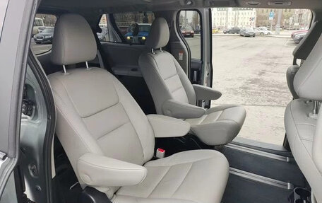 Toyota Sienna III, 2019 год, 4 500 000 рублей, 22 фотография