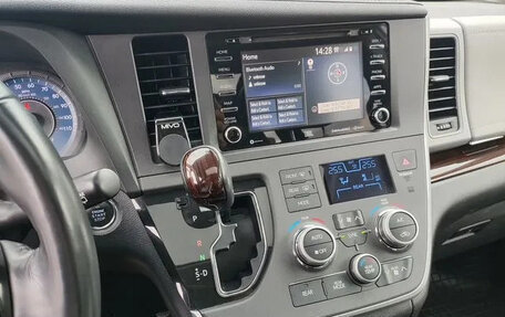 Toyota Sienna III, 2019 год, 4 500 000 рублей, 21 фотография