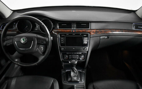 Skoda Superb III рестайлинг, 2011 год, 649 000 рублей, 13 фотография