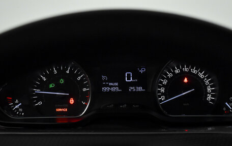 Peugeot 2008 II, 2014 год, 800 000 рублей, 17 фотография