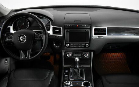 Volkswagen Touareg III, 2016 год, 3 300 000 рублей, 13 фотография