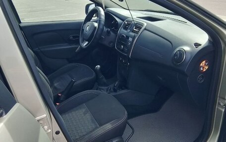 Renault Logan II, 2017 год, 950 000 рублей, 7 фотография